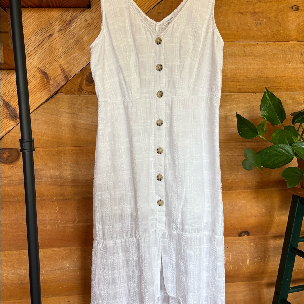 White Sleeveless Sundress 🌷